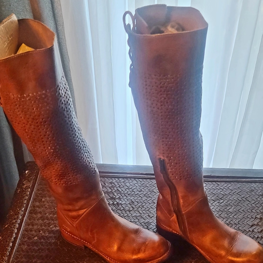 Bedstu  Size 8 distressed brown leather